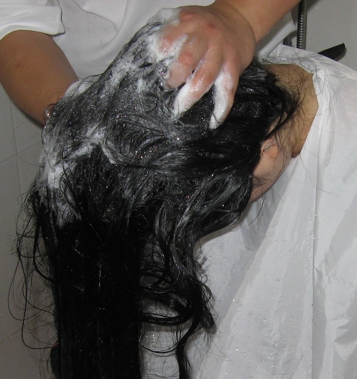 发蜡1号光盘:银行姑娘洗发,梳发的视频(3)